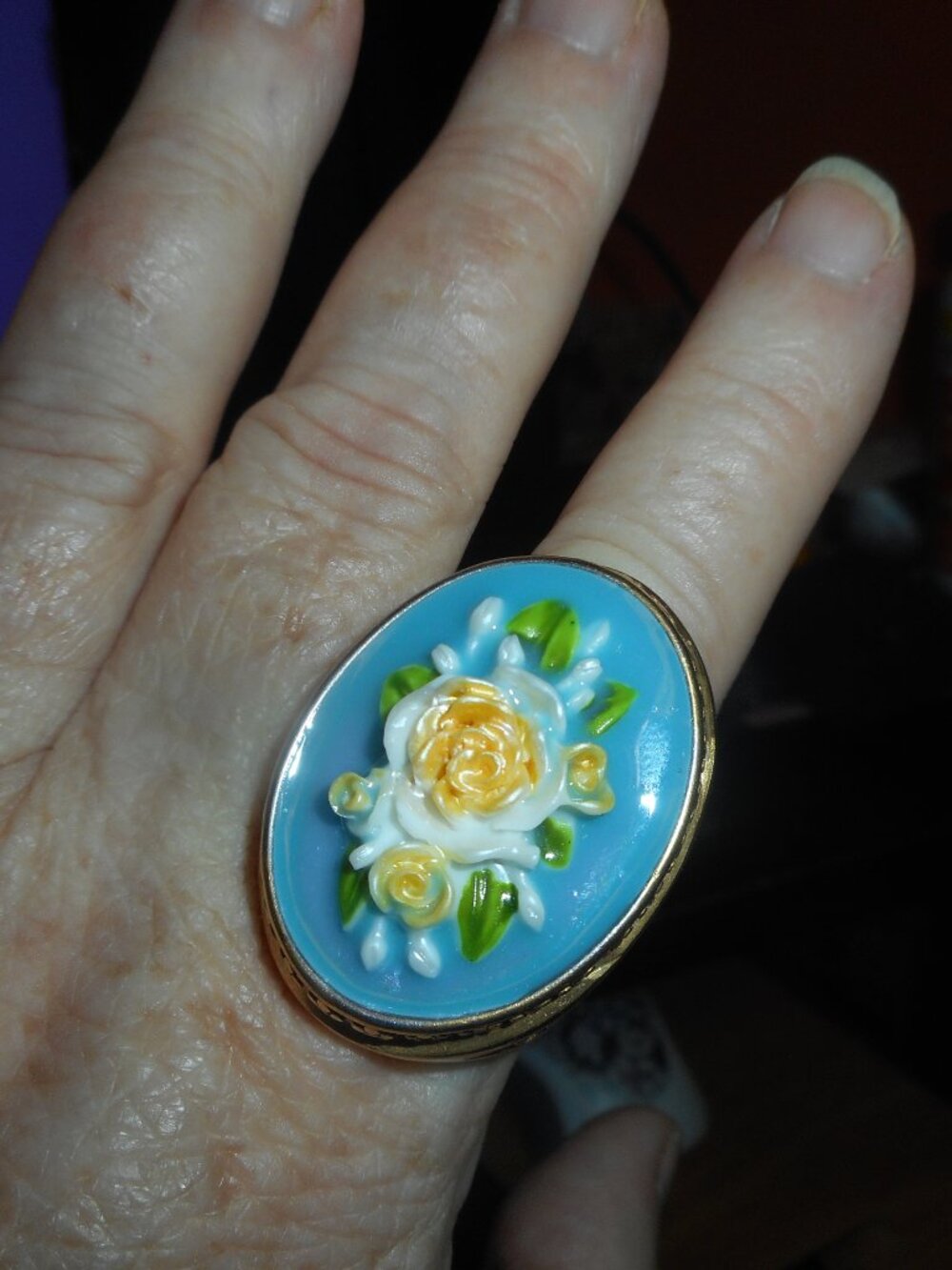 LARGE RING - size 10, FLOWER  ON TOP